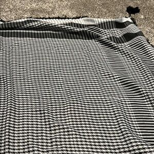 Authentic Kuwaiti Keffiyeh Black & White Geometric Houndstooth Shemagh
